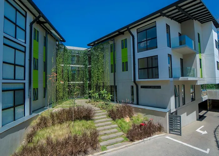 Bee Suites Santa Ana