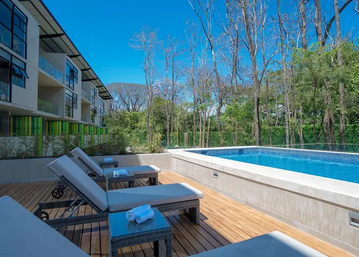 Bee Suites Santa Ana